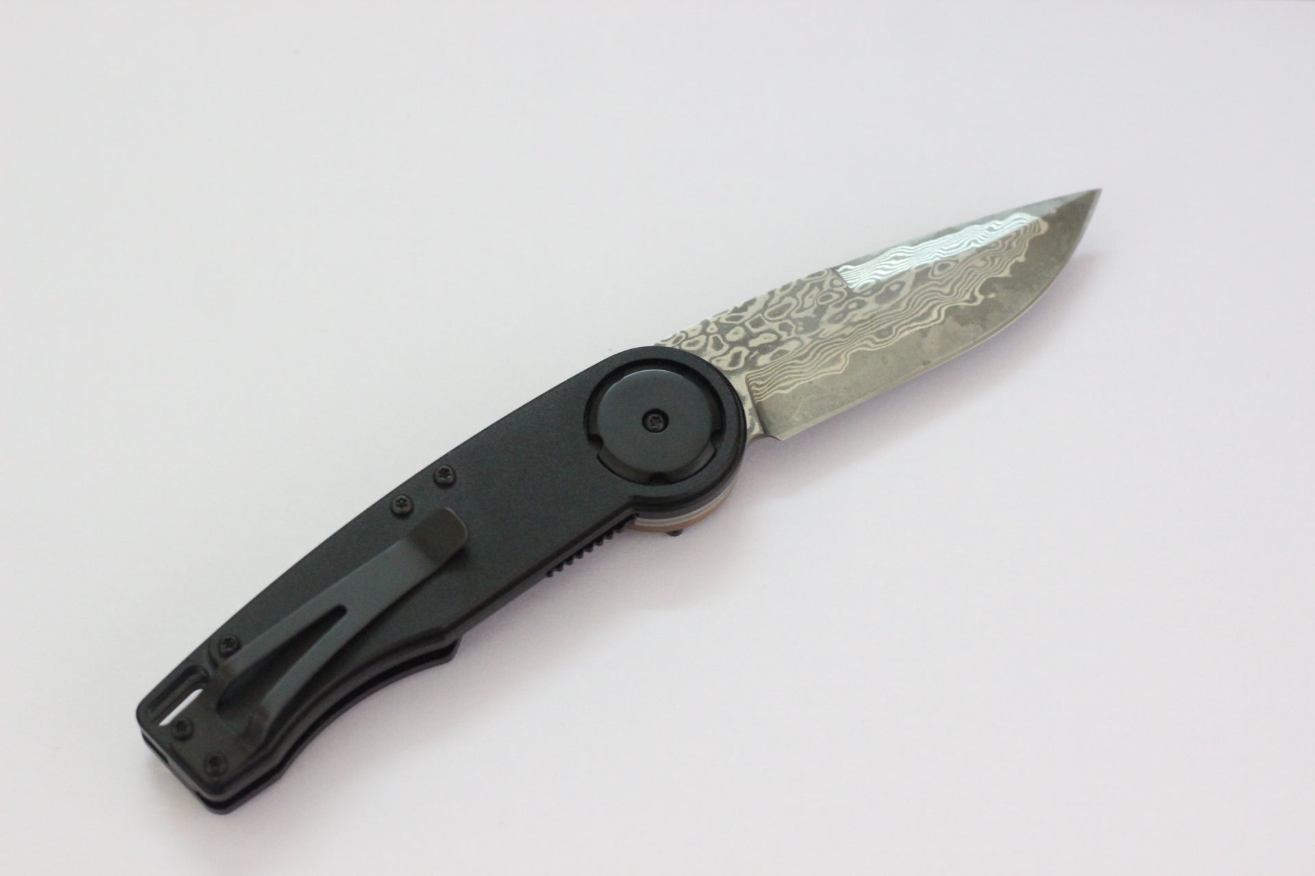 Mantis Gear Head 2027 DP EDC — Damascus Blade, Drop Point, Black Oxide Hard‑Coat 6061 Aluminum Handles, Liner Lock Folding Knife
